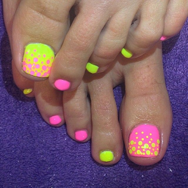 Colorful Polka dots Summer toe nails